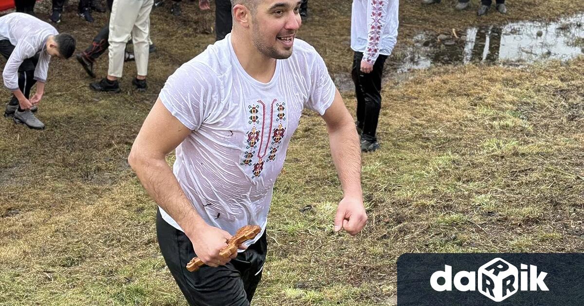 Ивайло Тодоров хвана Богоявленския кръст в Монтана Той участва в