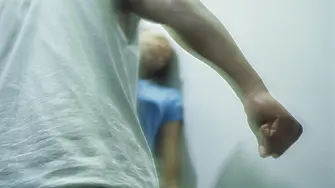 След жесток побой над майка си: Арестуван е мъж от София