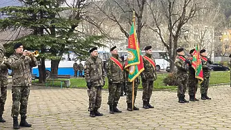 Осветиха бойното знаме и представителните знамена на военното формирование в Сливен