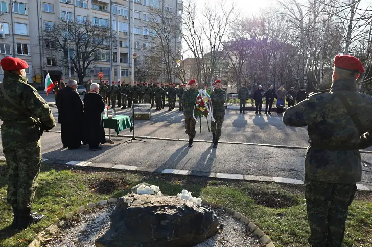  С панихида уважиха починалите от 5-та Шипченска бригада в Ирак 