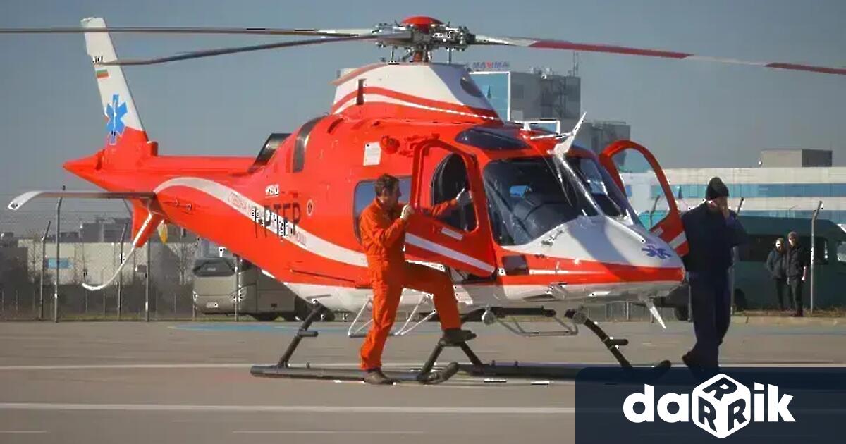 Медицински хеликоптер бе задействан за спешна въздушна евакуация на млад