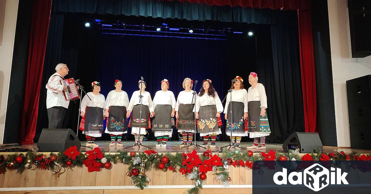 Самодейци изпратиха подобаващо 2025 та с фолклорен концерт в залата