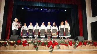 С коледарски наричания, песни и хора изпратиха годината монтанските самодейци