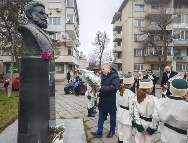 Плевен почете 178-ата годишнина от рождението на Ботев