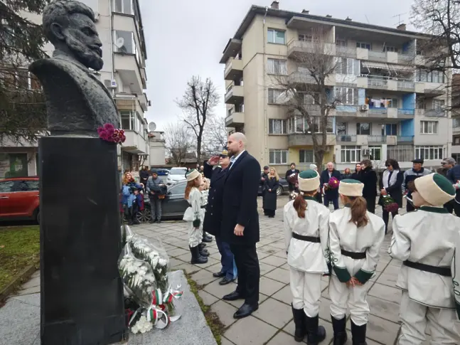 Плевен почете 178-ата годишнина от рождението на Ботев