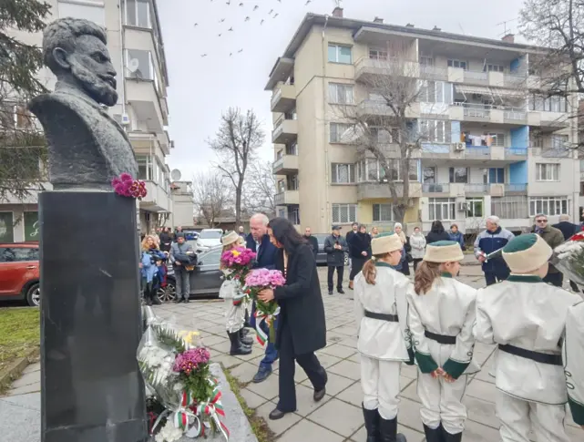 Плевен почете 178-ата годишнина от рождението на Ботев