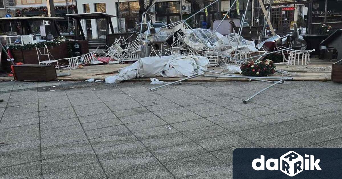 През изминалата нощ ураганният вятър във Враца достигна скорост над