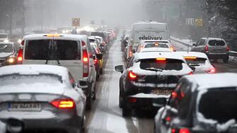 Продължава почистването на основни пътни артерии в София