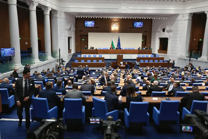 Вероятно последна сесия на парламента: Какви бяха заявките на партиите? (ОБОБЩЕНИЕ)