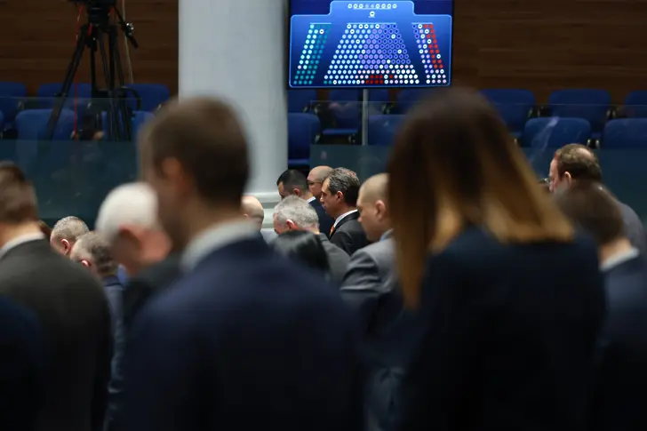 Вероятно последна сесия на парламента: Какви бяха заявките на партиите? (ОБОБЩЕНИЕ)