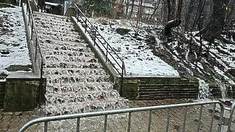 Проливният дъжд в София извади аварийните екипи на Столичната община на терен