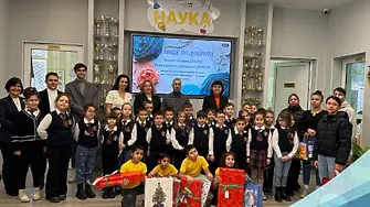 Ученици от НУ „Патриарх Евтимий“ продължават инициативата „Урок по доброта“