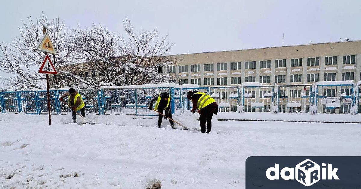 Заради прогнозираните екстремни температури до 14°C и обявения жълт код