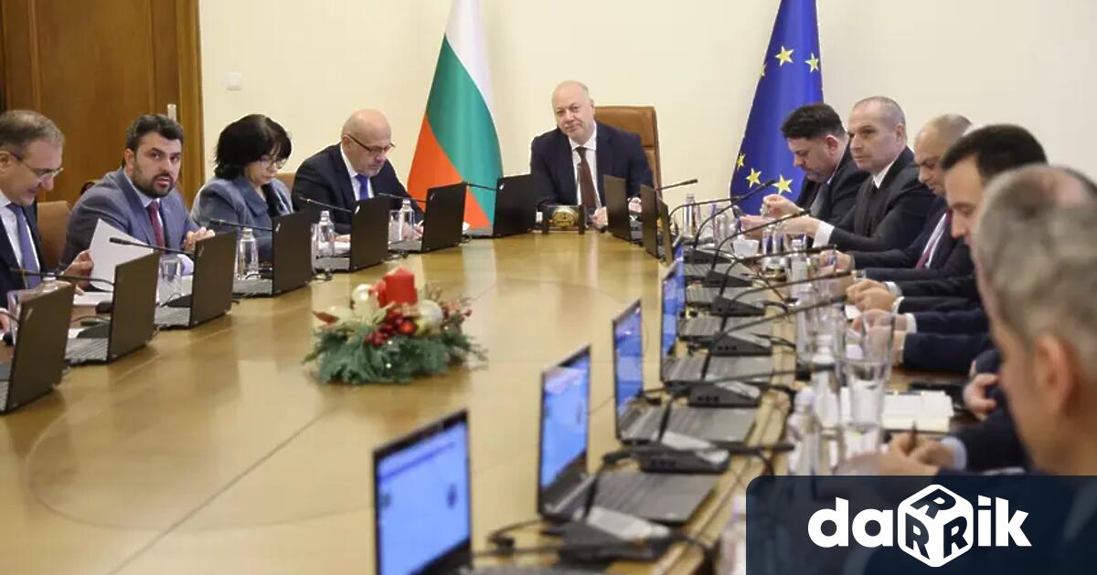 Първо за годината заседание на кабинета в оставка Министрите се