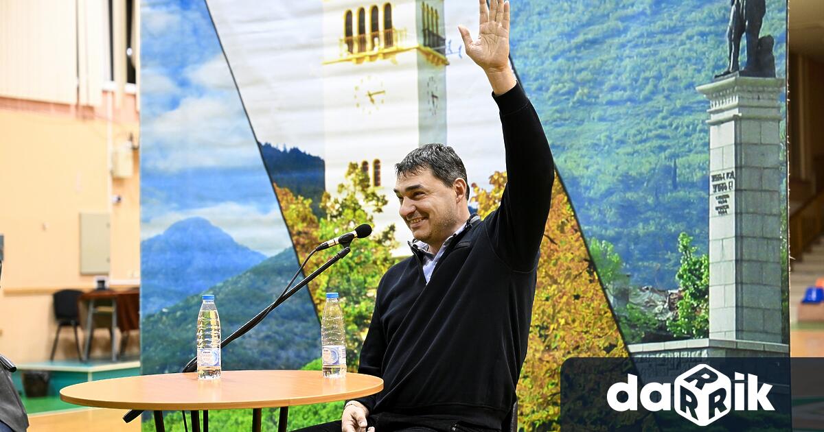 Волейболната звезда на България Владимир Николов представи в Сливен автобиографичната