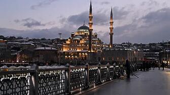 Училищата в Истанбул затвориха заради студеното време и валежите от сняг