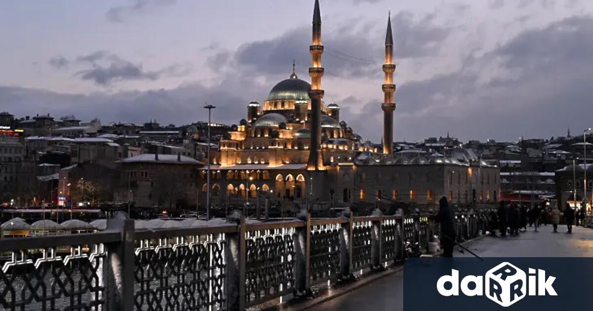 Училищата в Истанбул днес са разпуснати във ваканция заради усложнената