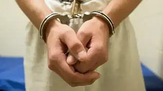 72-годишен в ареста за блудство с малолетна