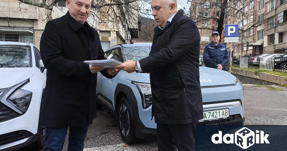 С три нови леки автомобила KIA ще разполага сливенската полиция