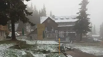 Силен до ураганен вятър духа във високата част на планините 