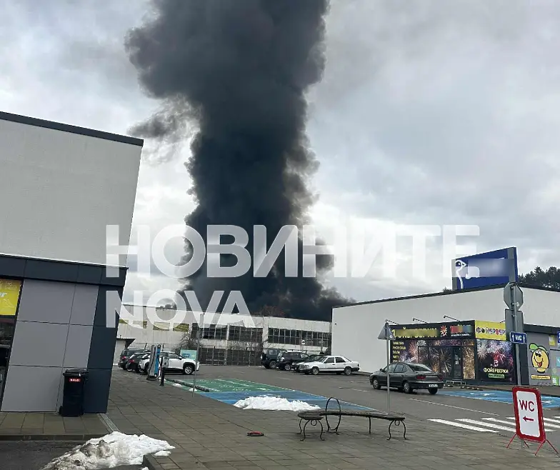  Голям пожар избухна в текстилно дружество в Троян (СНИМКИ) 