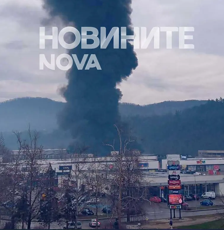  Голям пожар избухна в текстилно дружество в Троян (СНИМКИ) 