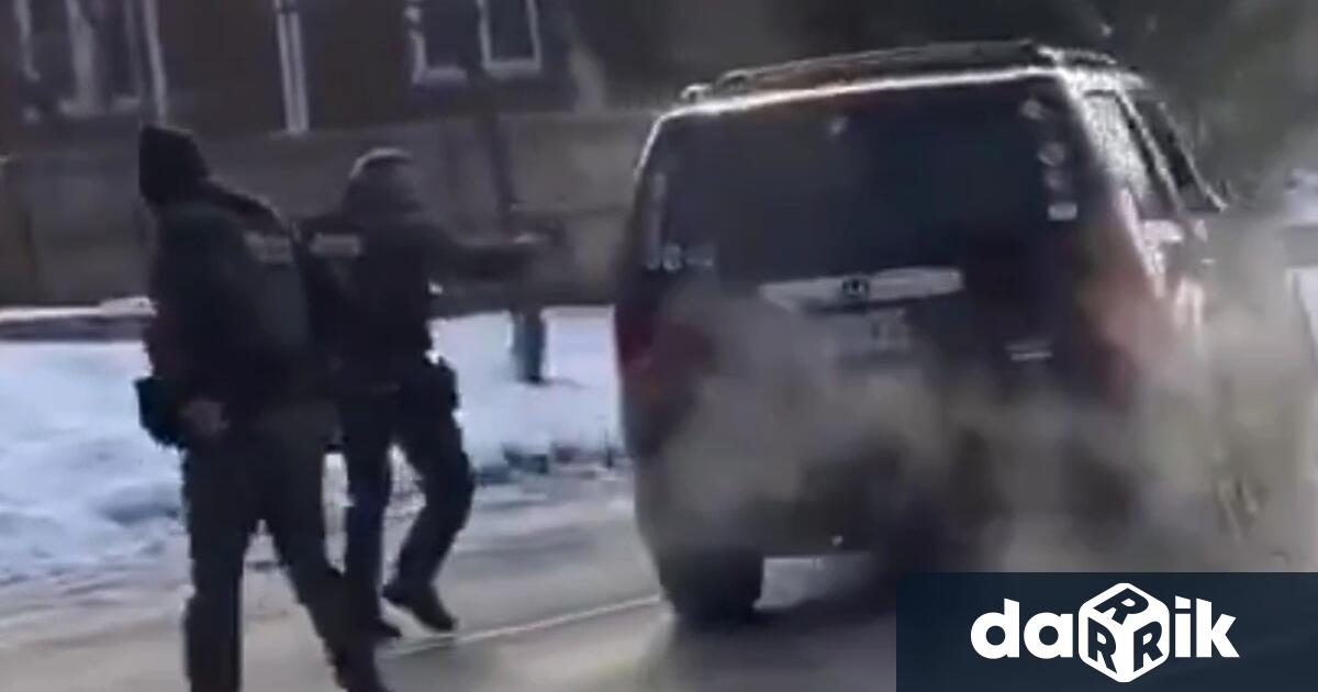 Служител на имиграционните власти ICE в САЩ застреля днес в