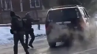 Служител на имиграционните власти (ICE) застреля и уби жена в САЩ! (ВИДЕО)