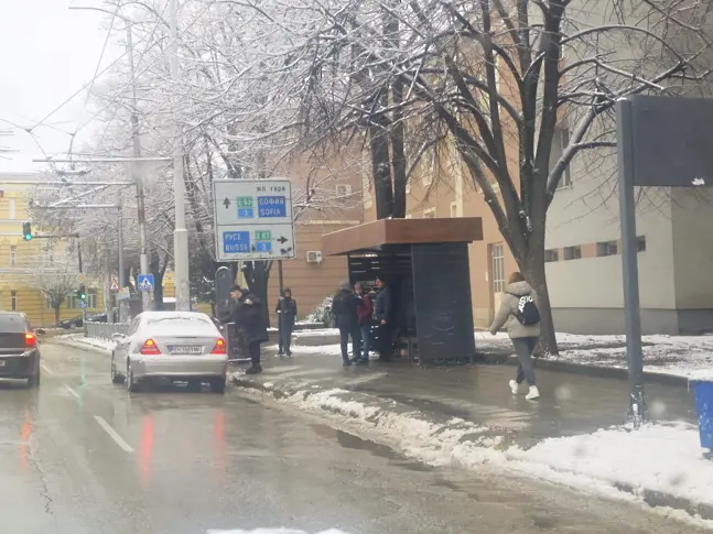 Обработват всички улици и тротоари в Плевен срещу заледяване 