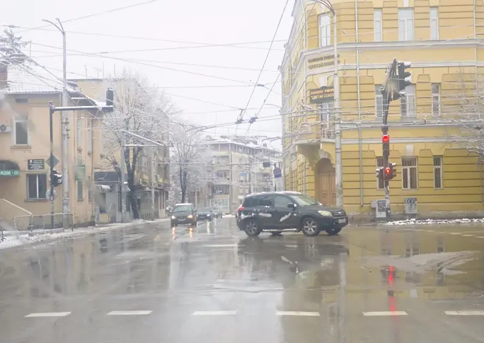 Обработват всички улици и тротоари в Плевен срещу заледяване 