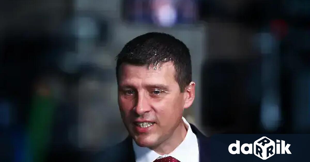 Поздравявам и приветствам Румен Радев за смелото решение да влезе