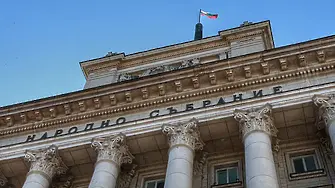 Реакциите на партиите след оставката на президента (ОБЗОР)