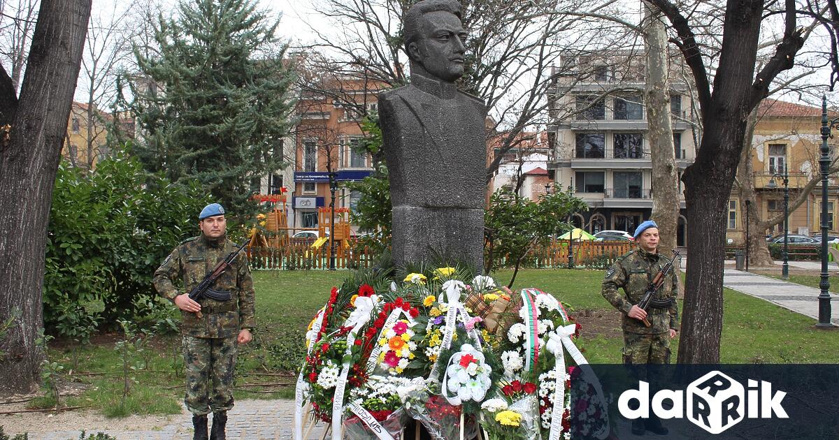 С тържествени церемонии слова и поднасяне на венци Пловдив Брезово
