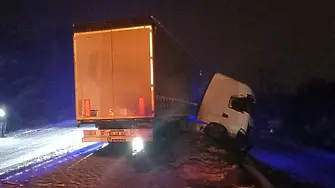 Затвориха Прохода на Републиката заради закъсал тир