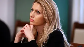 Ако Йотова се оттегли с Румен Радев, Рая Назарян ще трябва да поеме функциите на президент