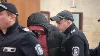 Мъжът, ограбил възрастни хора, превалутирали 50 000 лева, остава в ареста