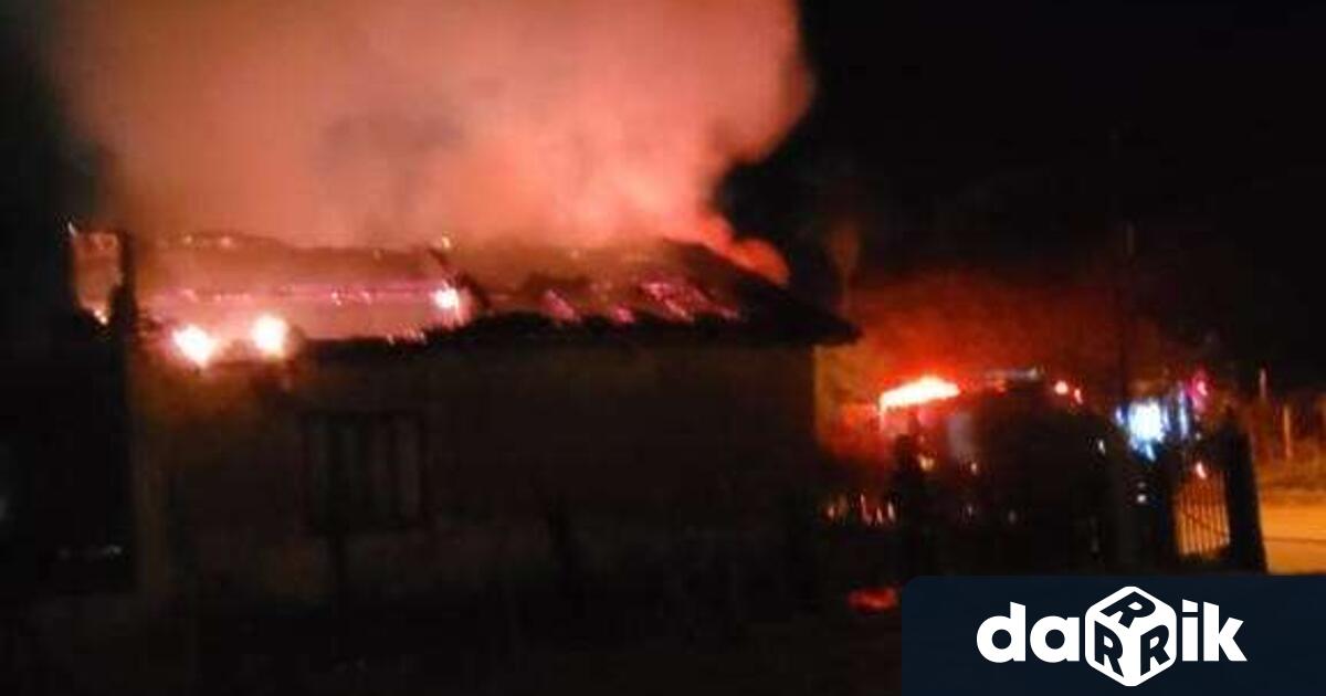 Мъж на 82 г почина при пожар в дома си