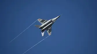 Полша вдигна изтребители и затвори временно две летища