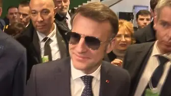 Макрон със слънчеви очила! Каква е причината?