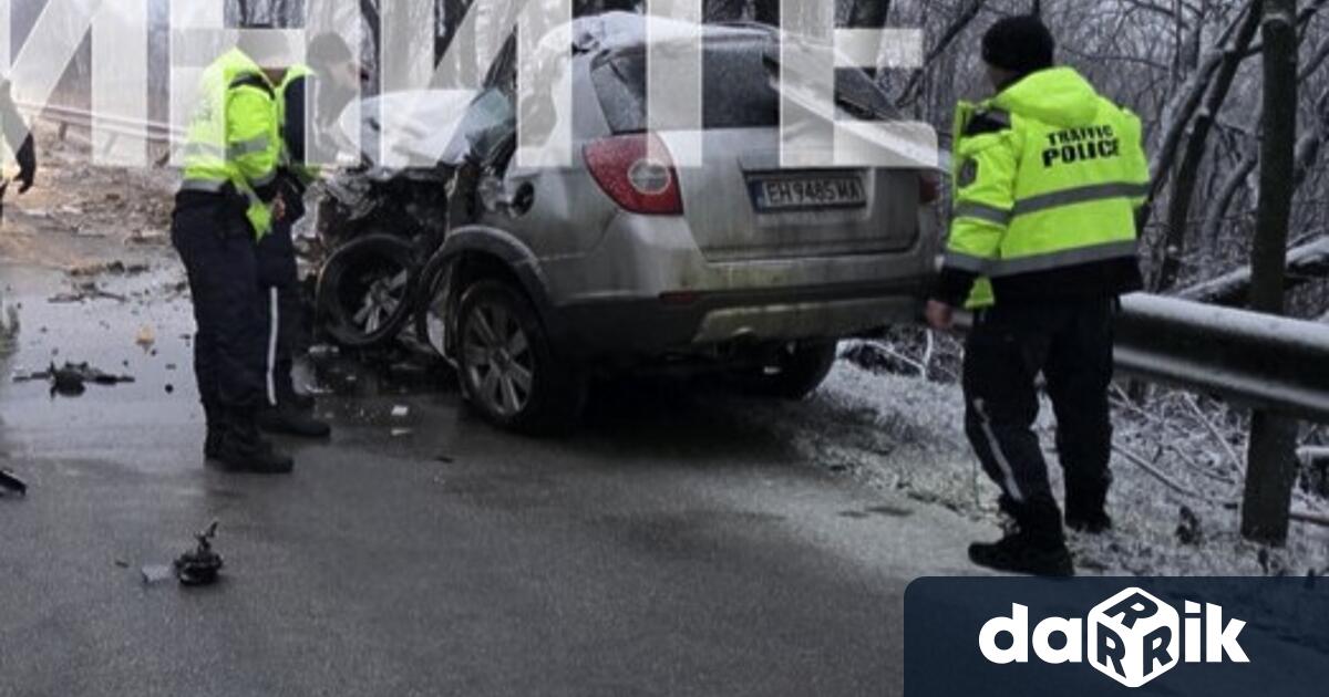 Тежък пътен инцидент взе две жертвина пътя София – Варна