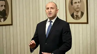 Отиваме на избори: Президентът връчи третия мандат на АПС, те го върнаха веднага