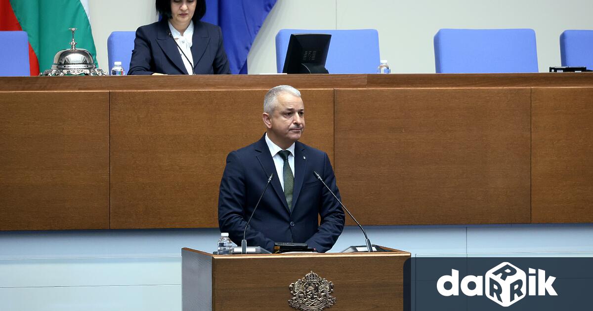 От Възраждане излязоха с декларация от парламентарната трибуна във връзка