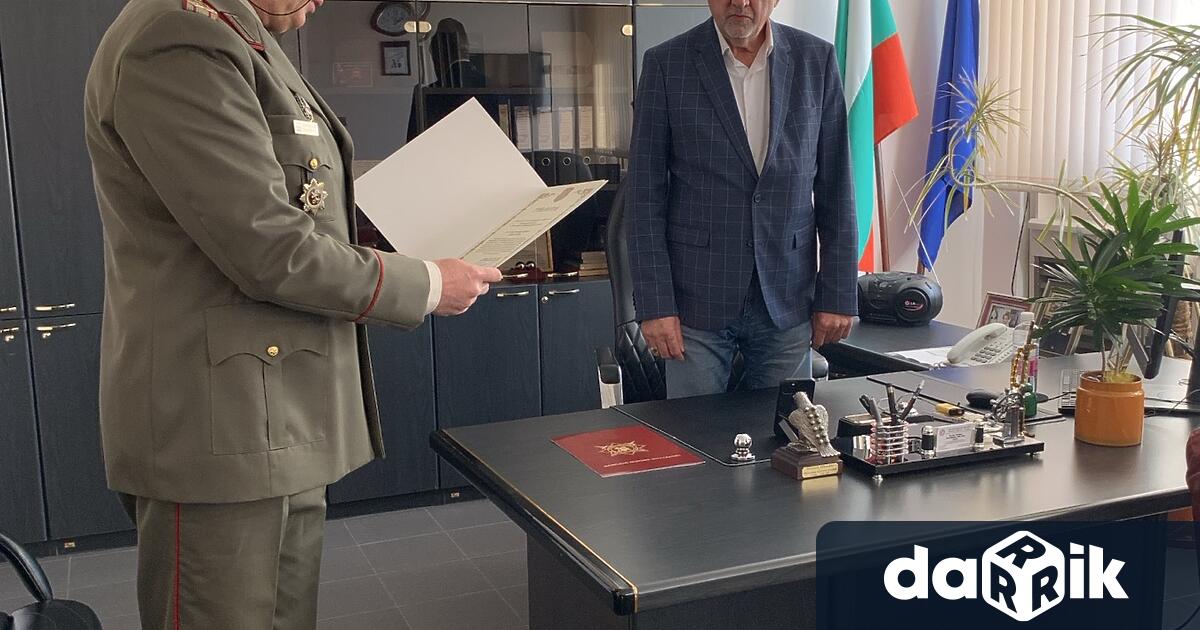 Областният управител Чавдар Божурски бе удостоен с почетен медал 140