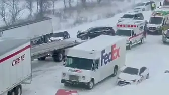 Заради обилен снеговалеж: Мащабна катастрофа със 100 превозни средства