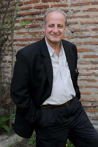 Известният поет, писател и преводач Хайри Хамдан избра Плевен за премиерата на новия си роман “Повикът на бездната”