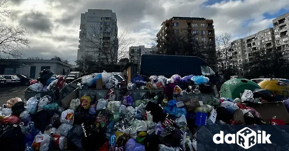 Общо 19 камиона за сметопочистване работят днес в Подуяне Слатина