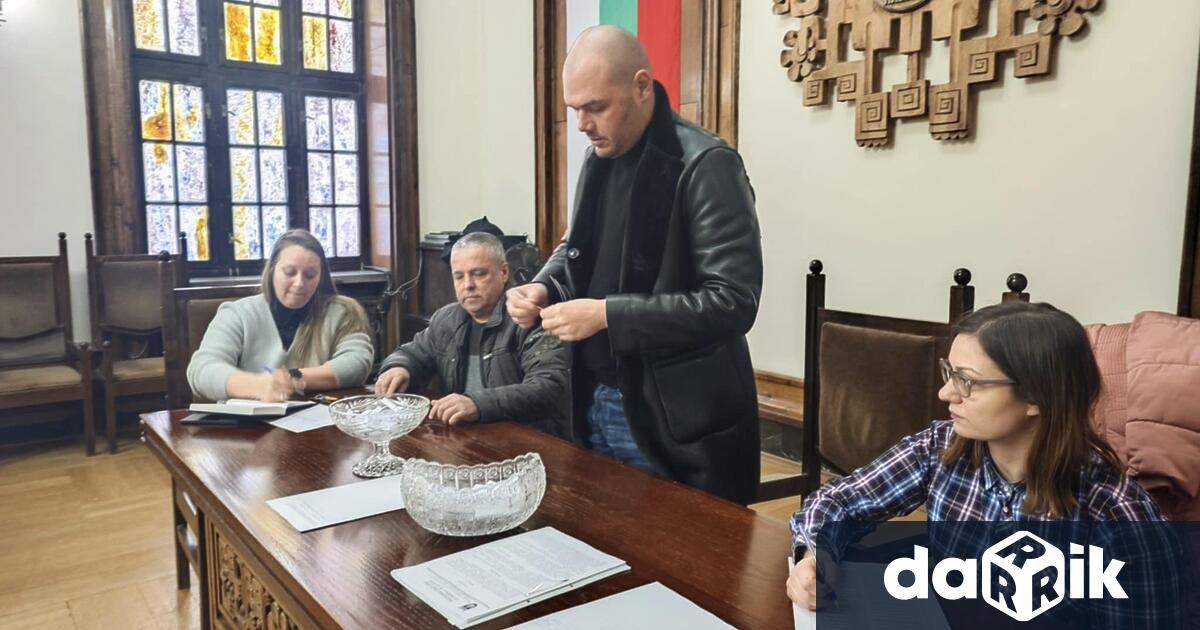 127 кандидати от общо 128 те търговци подали заявления за