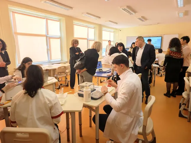 Модерен STEM център отвори врати в Математическа гимназия „Гео Милев“ – Плевен/СНИМКИ/