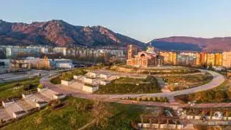 Ремонтират съоръжения около църквата „Света Петка“ в Сливен