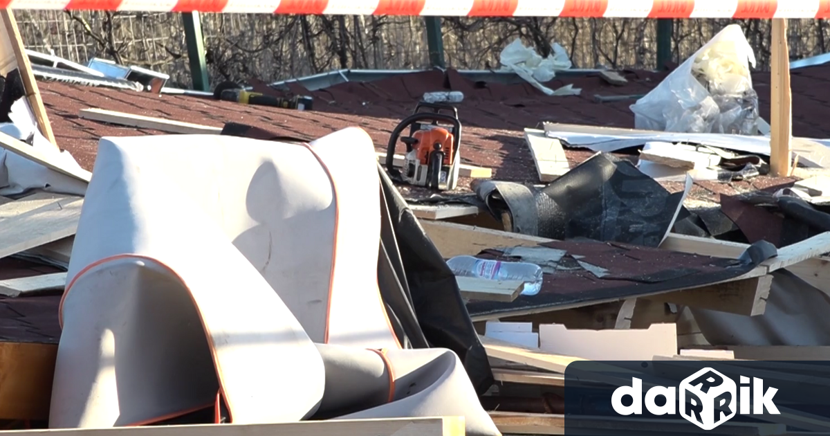 Проверява се дали падналото в София хале има разрешително за